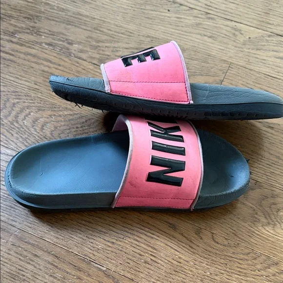 Nike Pink Slide Sandals very worn - Picture 2 of 5